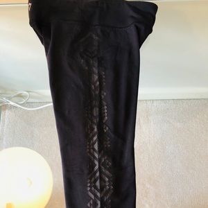 Girls Lululemon black leggings with print on side